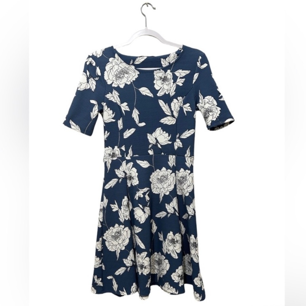 Suzy Shier Blue and White Floral Midi Dress